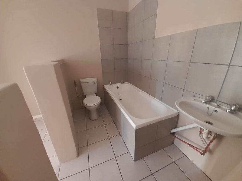 4 Bedroom Property for Sale in Heuwelkruin Eastern Cape